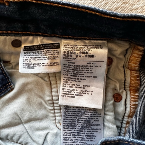 Levi’s button fly 501 jeans, size 25, medium wash, 99% cotton, 1% elastane. - Picture 13 of 13